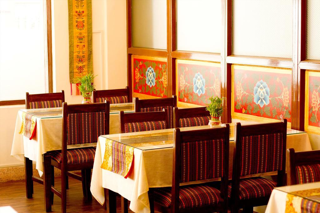 Hotel Yambu Катманду Экстерьер фото