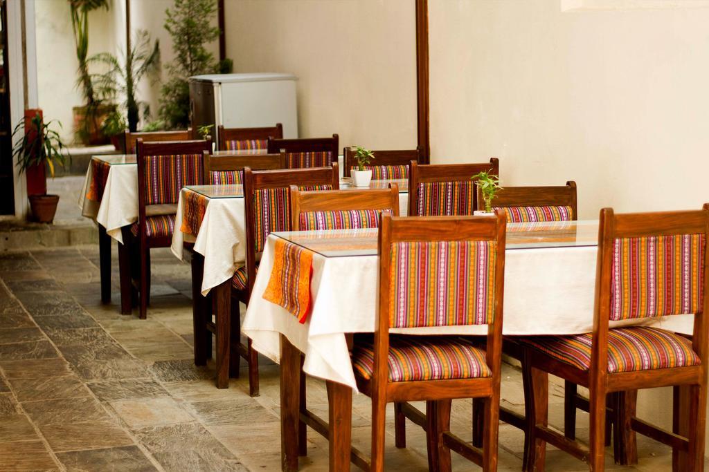 Hotel Yambu Катманду Экстерьер фото