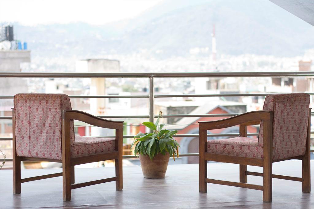 Hotel Yambu Катманду Экстерьер фото