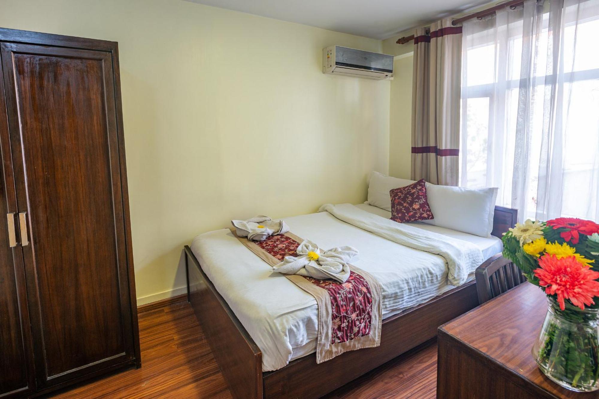 Hotel Yambu Катманду Экстерьер фото