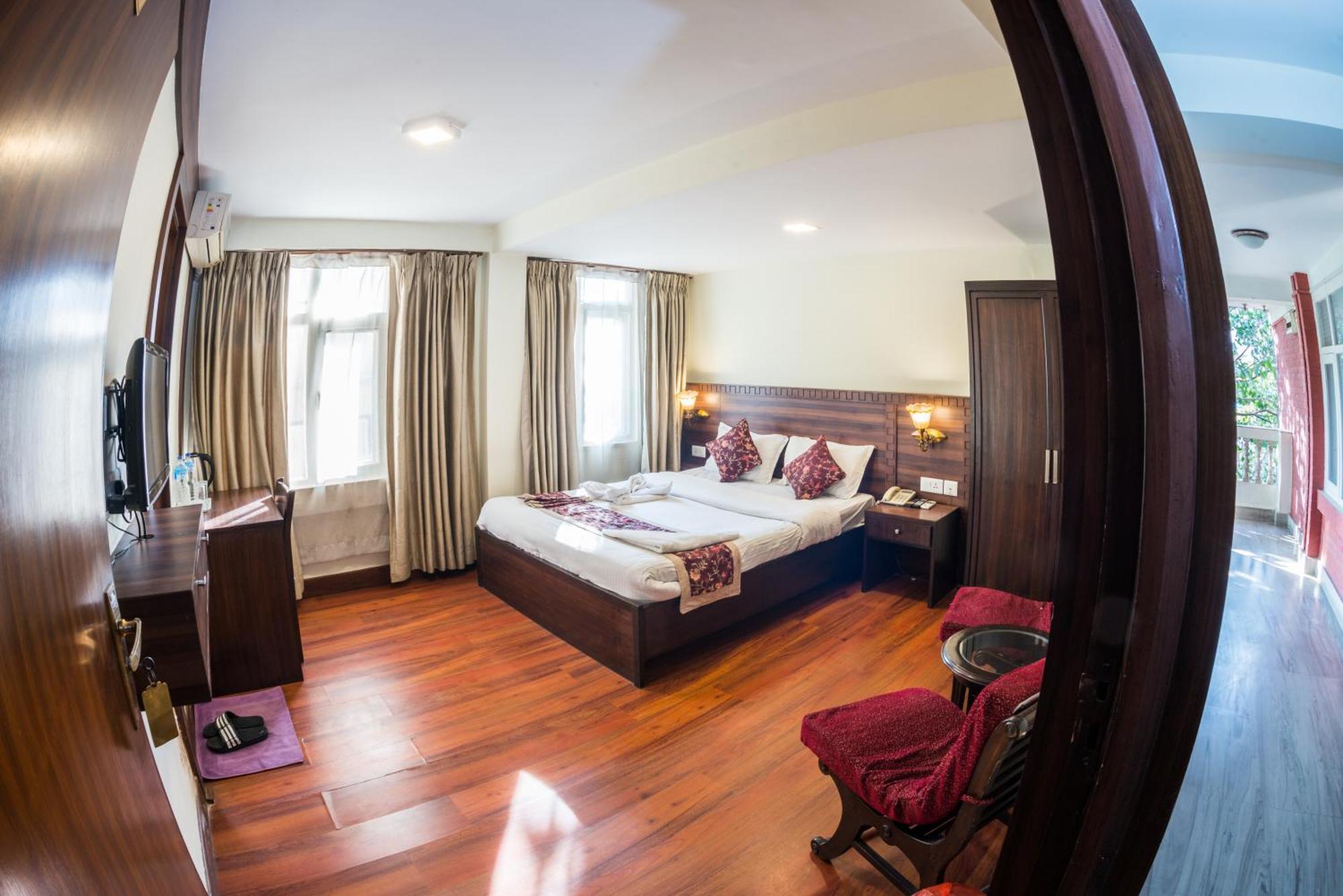 Hotel Yambu Катманду Экстерьер фото
