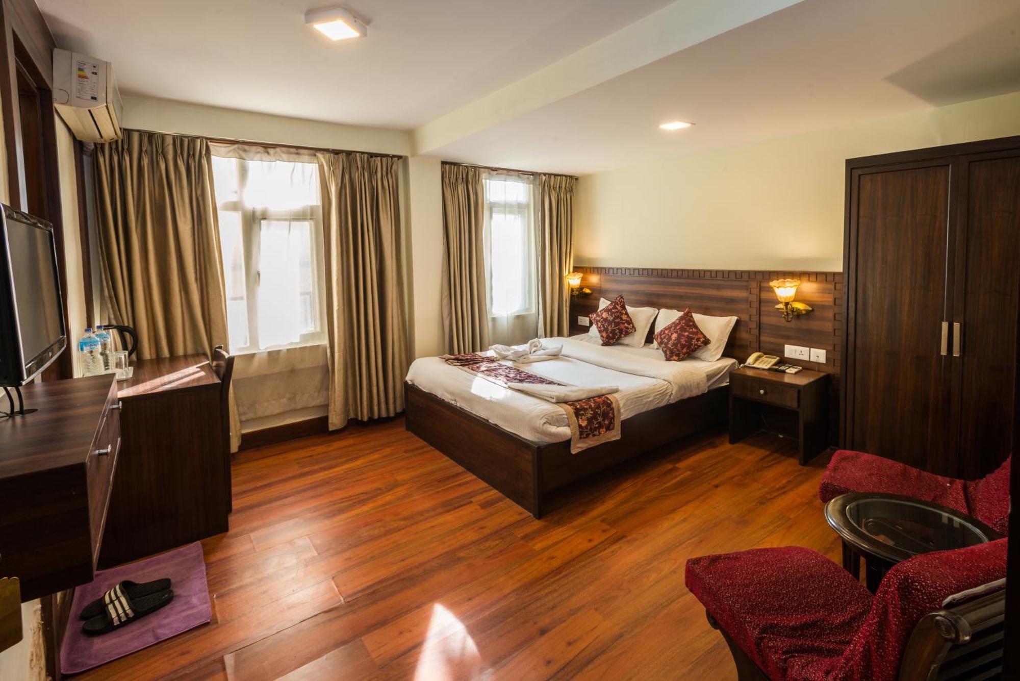 Hotel Yambu Катманду Экстерьер фото