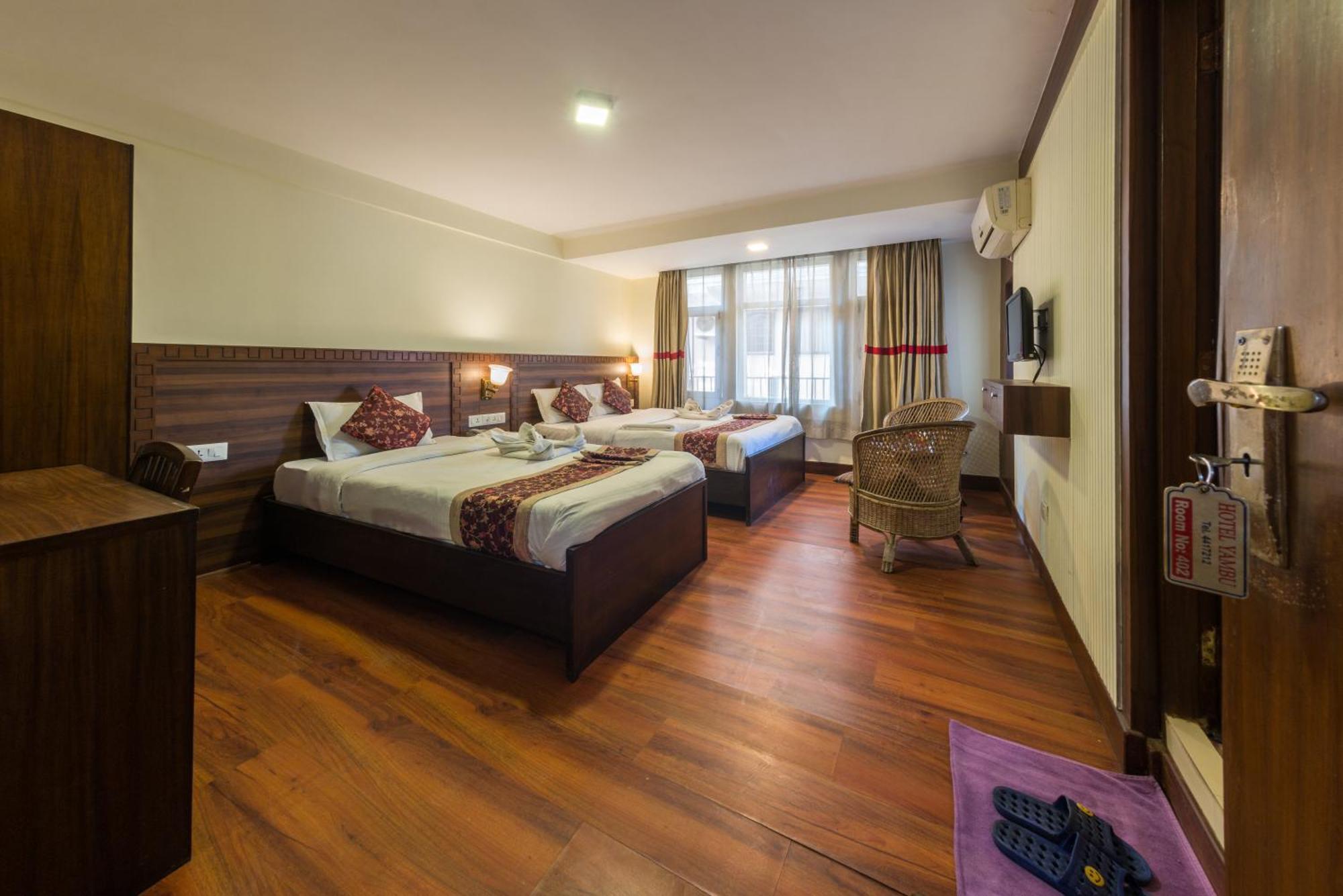 Hotel Yambu Катманду Экстерьер фото