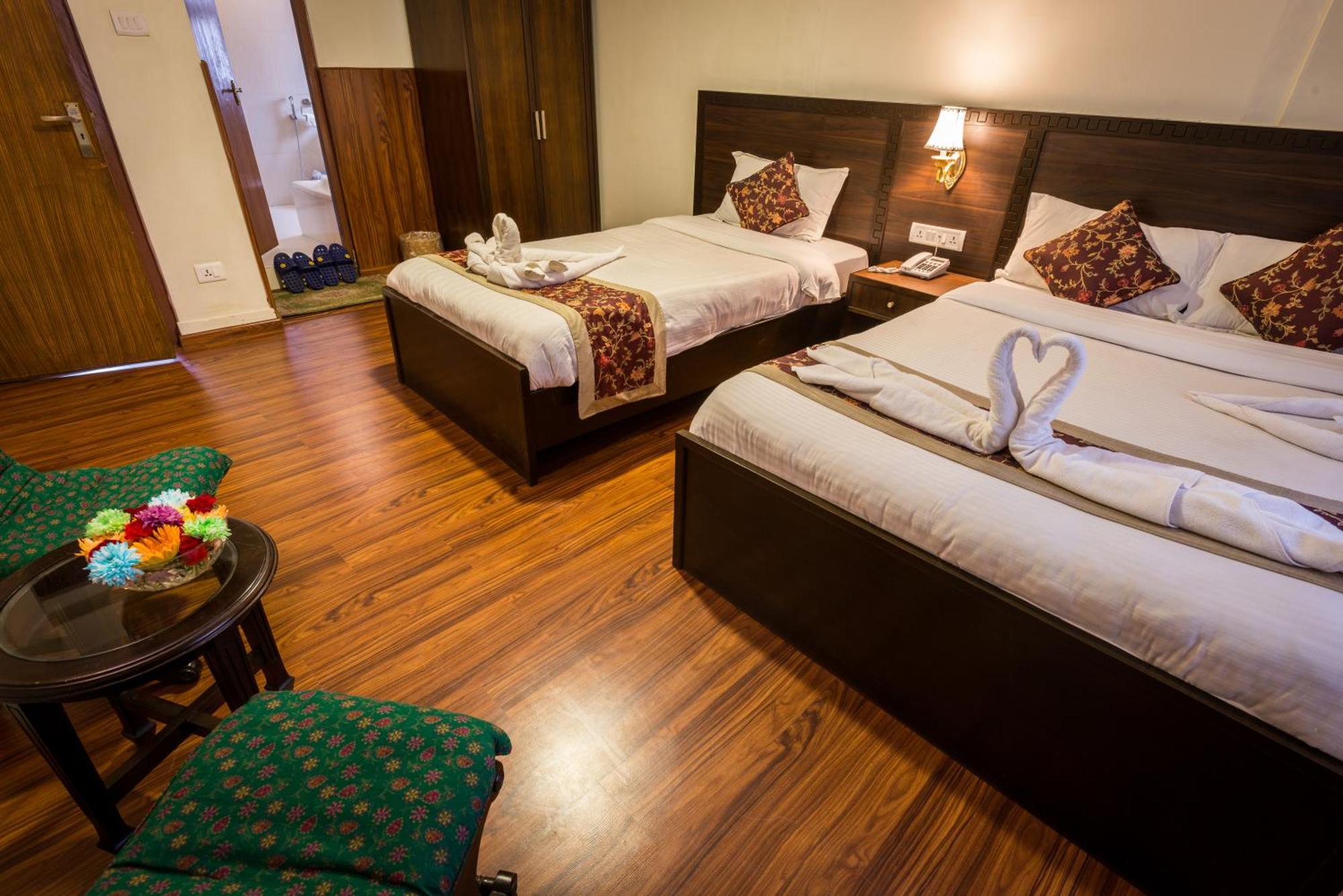 Hotel Yambu Катманду Экстерьер фото