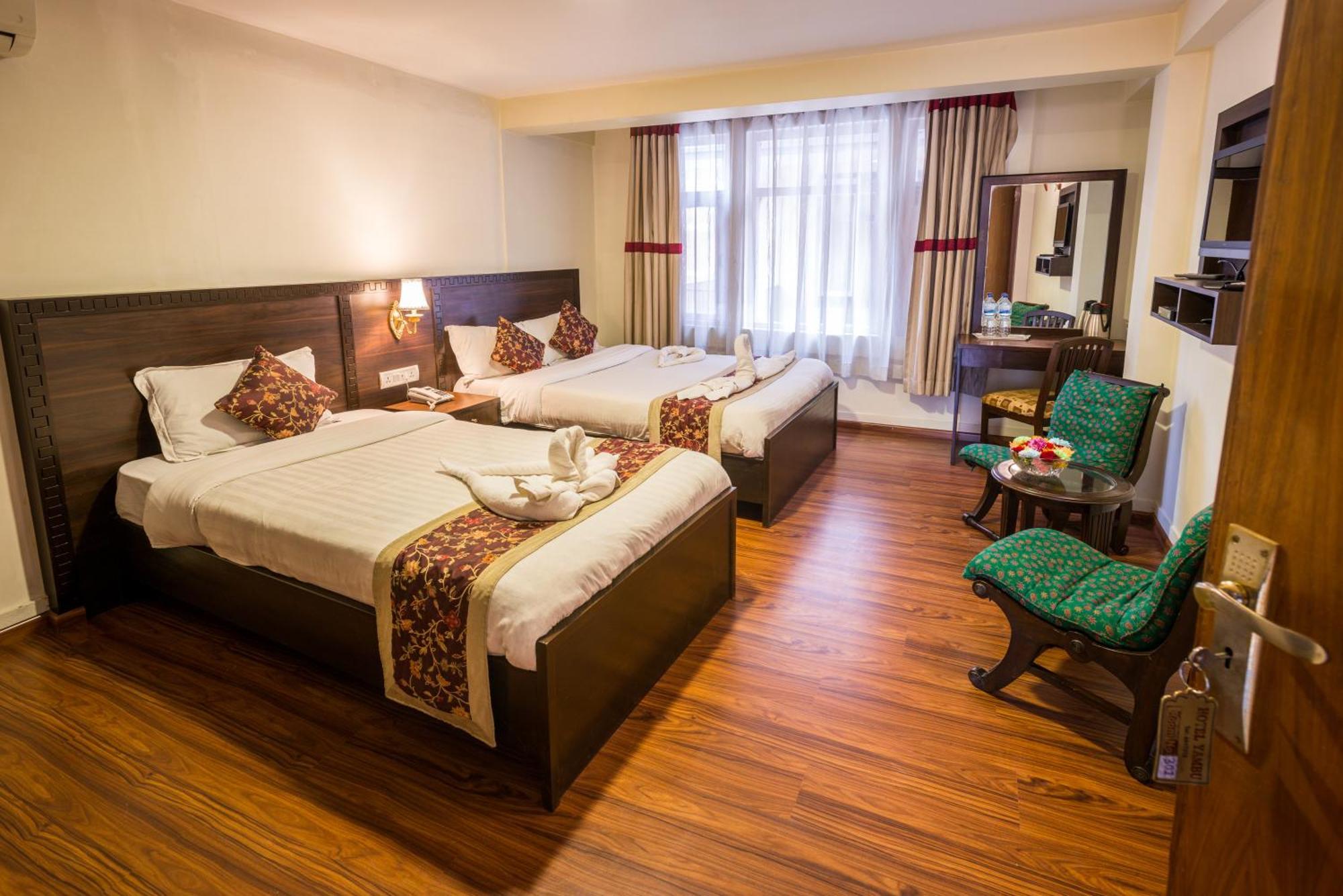 Hotel Yambu Катманду Экстерьер фото