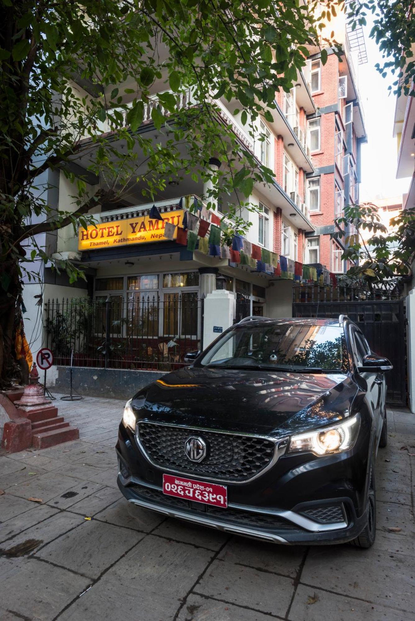 Hotel Yambu Катманду Экстерьер фото