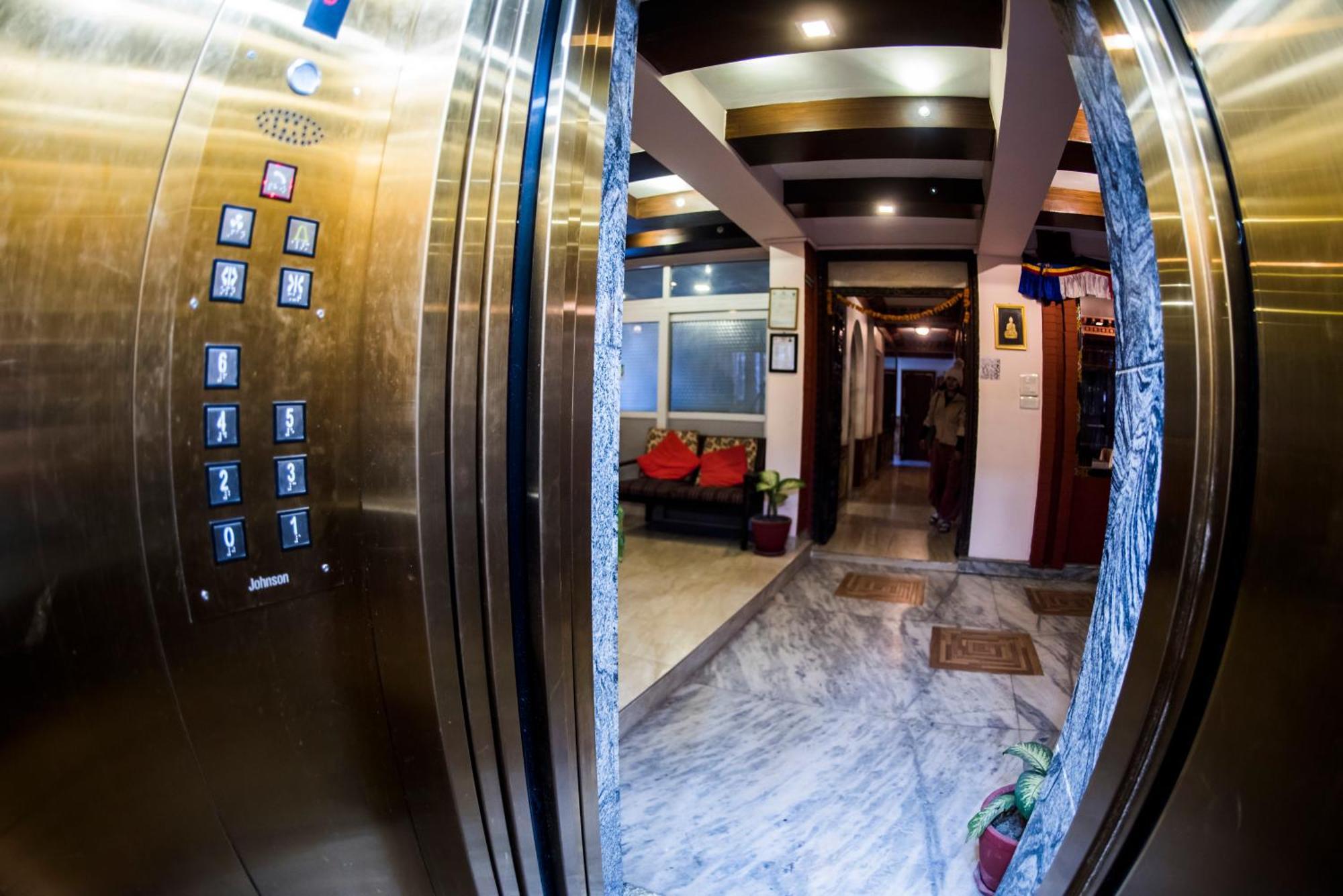 Hotel Yambu Катманду Экстерьер фото