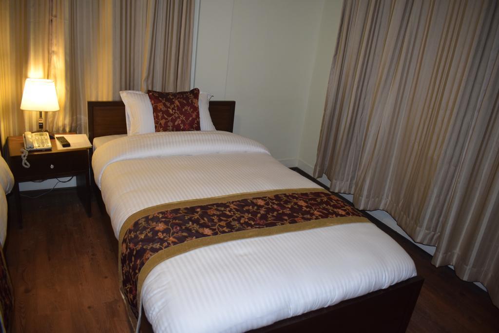 Hotel Yambu Катманду Экстерьер фото